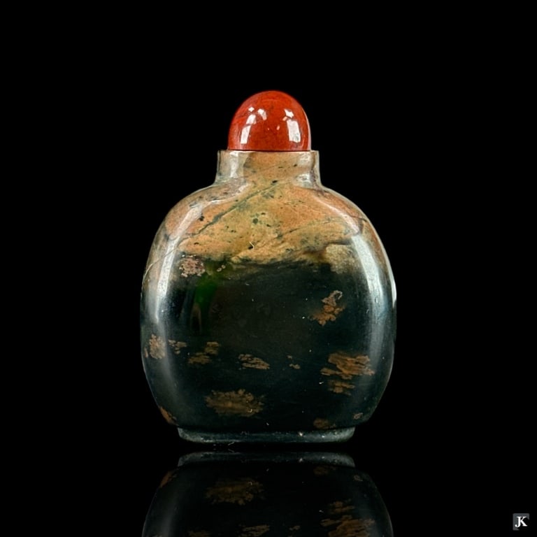 Chinese Jade Snuff Bottle With Amber Stopper (1 of 3)