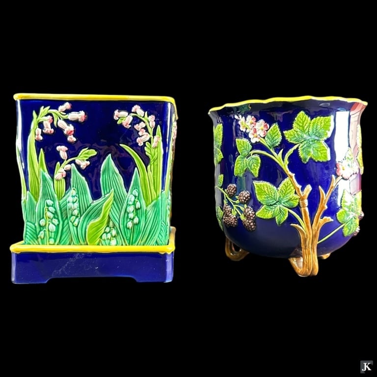 2 Mottahedeh Smithsonian Italian Majolica Planters (1 of 4)