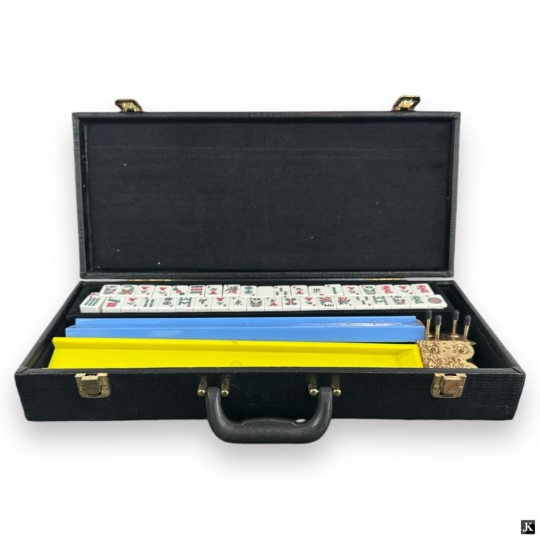 Vintage Mahjong Set in Faux Croco Black Case (1 of 3)