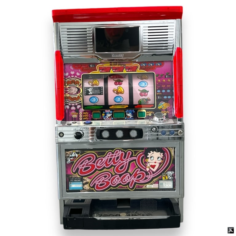 Betty Boop Japanese Pachislo Slot Machine (1 of 3)