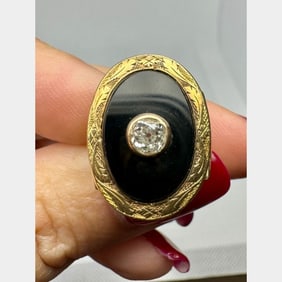 18K Yellow Gold Onyx & Diamond Ring