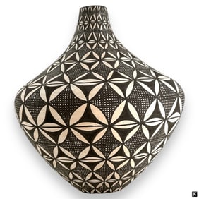 Sandra Victorino Acoma Fine Line Pottery