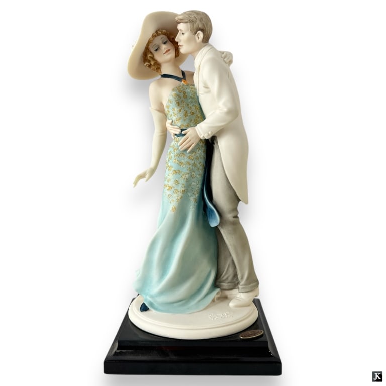 Giuseppe Armani – STOLEN KISS – 1550C: Sculpture by Giuseppe Armani, titled “STOLEN KISS”, Reference # 1550C. Figurine is in perfect condition, "C" Finish, attached to wooden base. Impress artist signature. Marked made in Italy