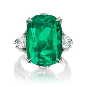 COLOMBIAN EMERALD AND DIAMOND RING