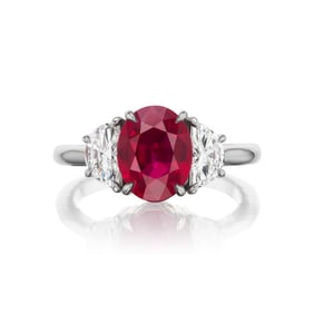 CHARMING BURMESE RUBY AND DIAMOND RING