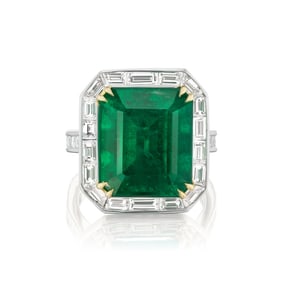 CHARMING EMERALD AND DIAMOND RING