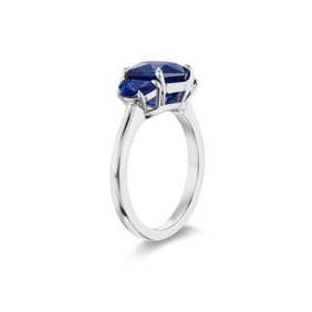 CHARMING BLUE SAPPHIRE RING