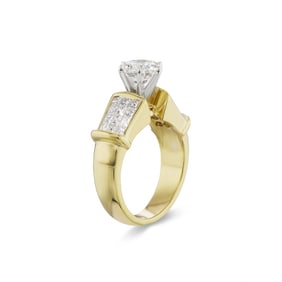FANCY DIAMOND RING