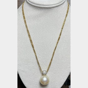 18K Yellow Gold South Sea Pearl and Diamond Neckla
