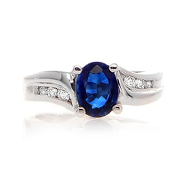 SAPPHIRE RING WITH DIAMONDS