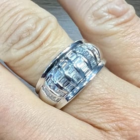 18K White Gold Diamond Ring
