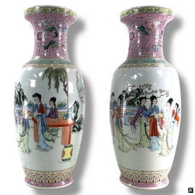 A pair of chinese export Famille Rose Vases