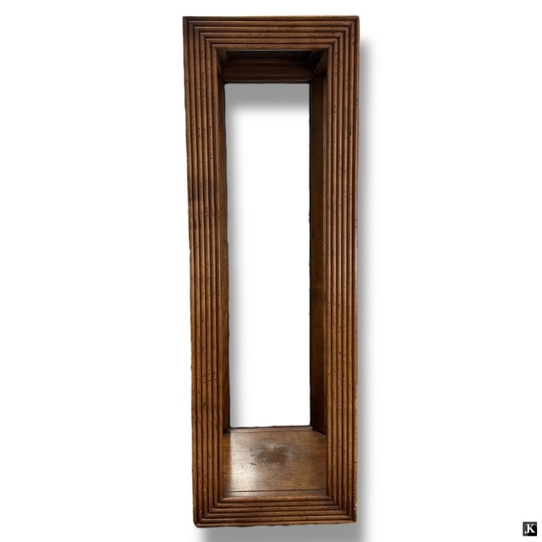 Vintage Possibly Henredon Wood Pedestal: Vintage Possibly Henredon Wood Pedestal. Unsigned. Good overall condition consistent with age and use. Measures LA/B15