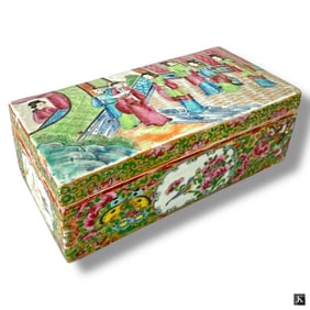 Chinese Famille Rose Lidded Box