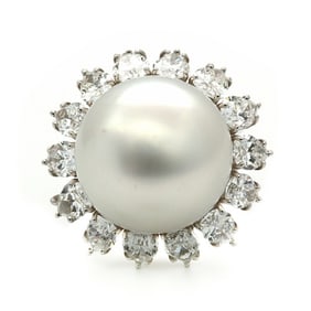Beautiful South Sea Pearl & Diamond Ring