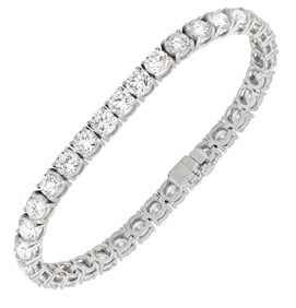 Elegant Diamond Tennis Bracelet in 18K White Gold