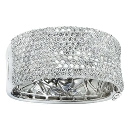 Diamonds stunning 27.72 Carat Diamond Bangle