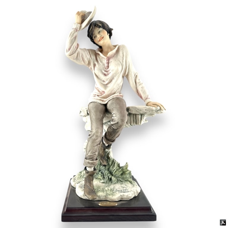 Giuseppe Armani – ERIKA – 1192C. Certified Limited: Sculpture by Giuseppe Armani, titled “ERIKA”, Reference # 1192C. Certified Limited Edition 66/5000 Figurine is in a good condition, it has been repaired. "C" Finish, attached to wooden base. I