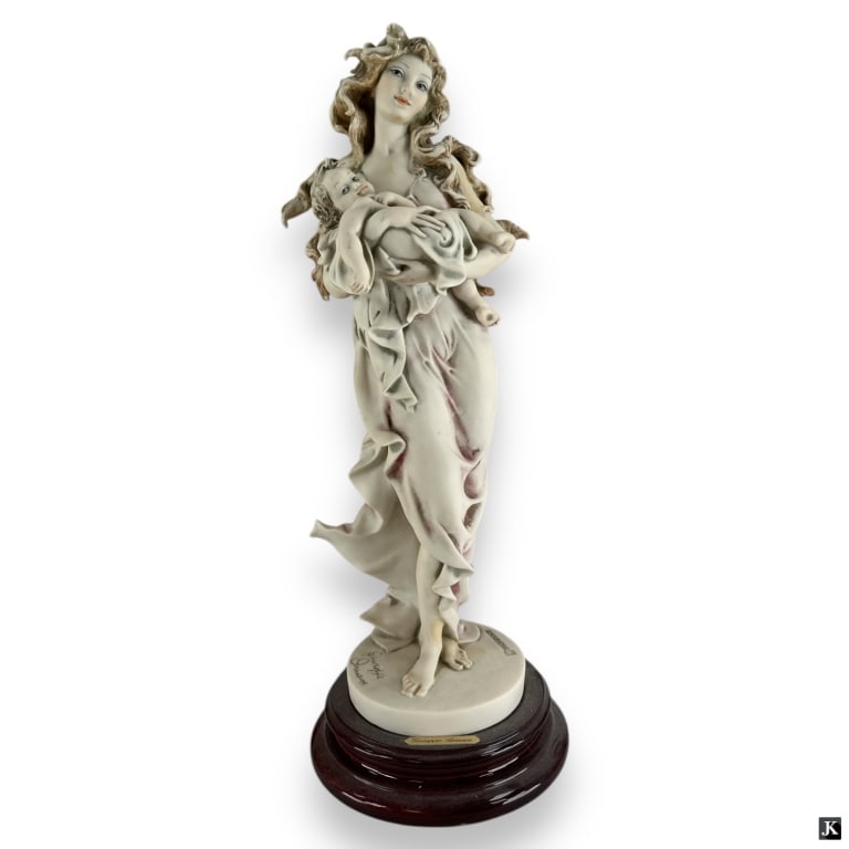 Giuseppe Armani – LOVING ARMS Maternity – 0880E: Giuseppe Armani Sculpture "Loving Arms Maternity", Ref. #088ESculpture by Giuseppe Armani titled “Loving Arms Maternity”, Reference #088E.Figurine is in perfect condition with an "E" finish, a