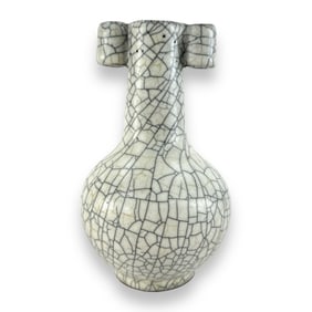 Chinese Ge Yao Crack Glazed Vase