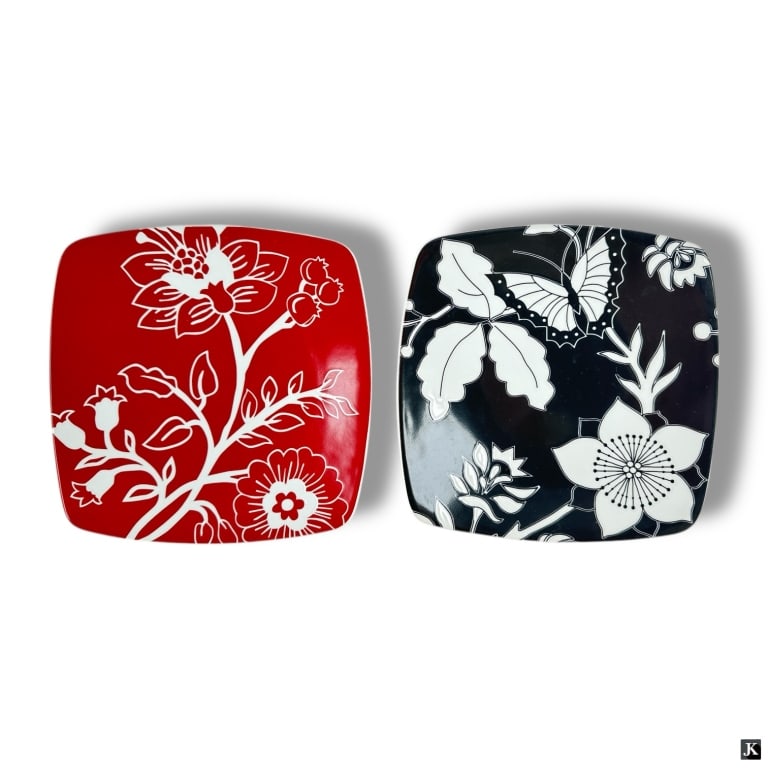 4 Roscher Stanford Park Luncheon Plates: 4 Roscher Stanford Park Luncheon Plates, 2 white on black, 2 white on red square plates. Marked appropriately. Good condition, No chips or cracks. Measures 8-1/4" square. KEYWORDS: Roscher Stanford Pa