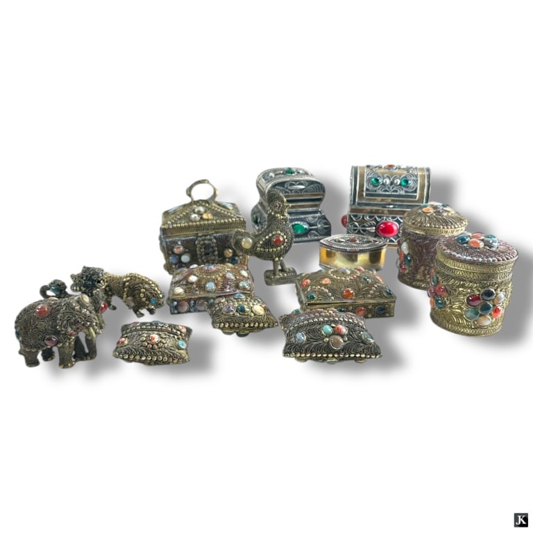 15 Vintage Moroccan Jeweled Boxes and Figures: 15 Vintage Moroccan Jeweled Boxes and Figures. Unsigned. Good vintage condition. Largest box measures 5" H x 5 x 2-1/2". LA/B13/SH:5B