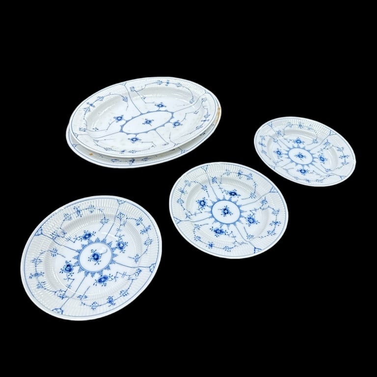 Lot Of 5 Royal Copenhagen Blue Fluted Plain Items: A lot of five Royal Copenhagen Denmark table items in the Blue Fluted Plain pattern. Lot is to include three dinner plates number 175 (10"). Lot is also to include an oval serving platter number 100 (