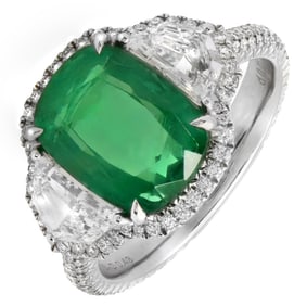 4Ct Cushion Cut Emerald & Diamond Halo Ring in Pla
