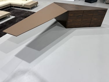 Euclideo 4 Mariani Executive Desk Retail $66,699