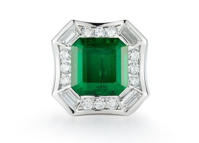 EMERALD AND DIAMOND RING