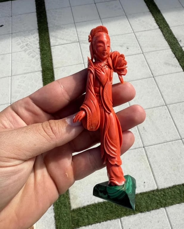 Chinese Carved Coral Quan Yin: Antique Chinese Carved Coral. Mounted on Malachite Base. Approx 6 inches high.