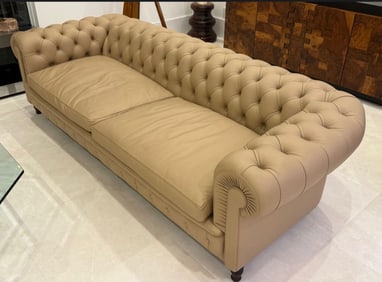 Incredible Chester one Leather Sofa