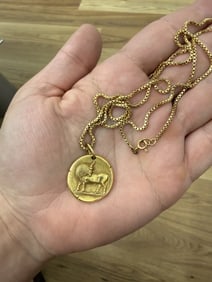 Van Cleef & Arpels 18k Gold Zodiac Taurus