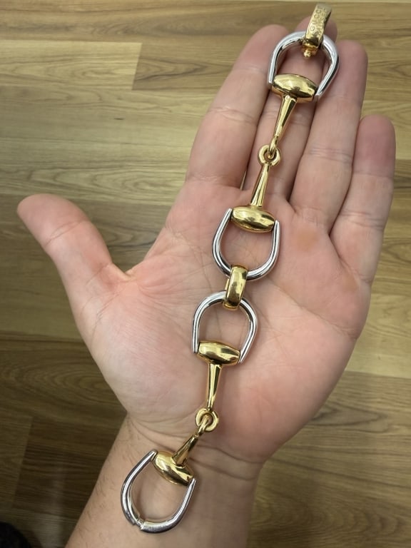 Gucci Equestrian Bracelet Large Horse Bit Link: Gucci Equestrian Bracelet Large Horse Bit Link. Exclusive Gucci Museo Collection. With Invoice, Box and all papers. Size 19. Gioielleria ORO. Measures 9 inches length. Total Weight 41.11 DWT
