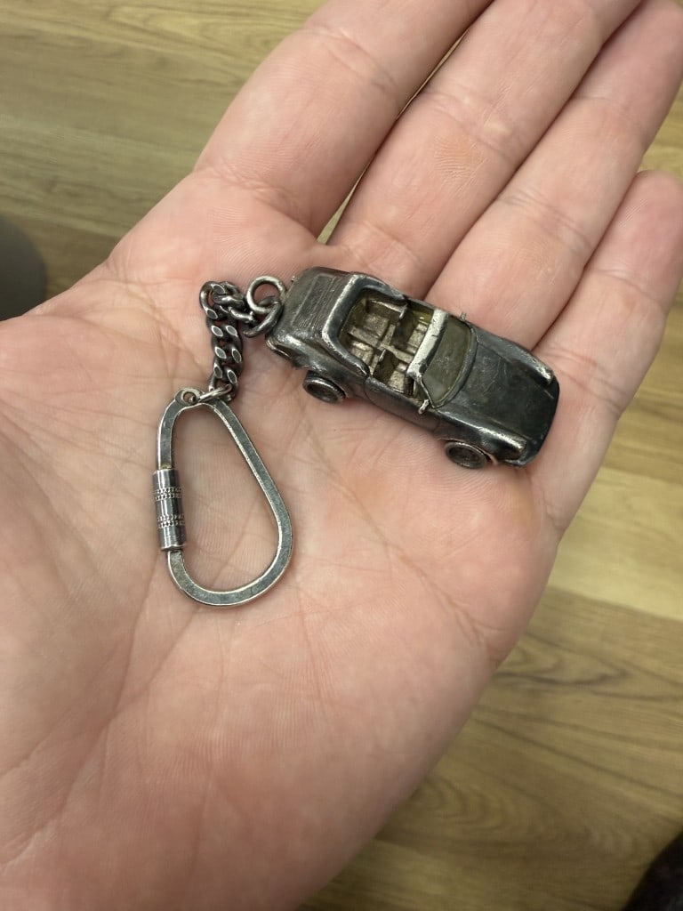 Vintage Handarbelt 925 Sterling Porsche Key Chain: A Vintage 925 Sterling Porsche Key Chain. Stamped 925. Stamped Germany. Stamped HANDARBELT. Stamped 19.66 DWT. Measures 4 5/8 inches length.