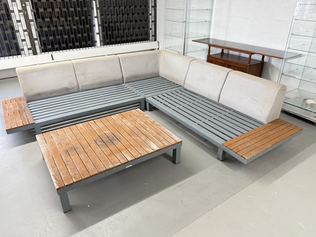 Modern Outdoor Sectional Sofa (1 of 8)