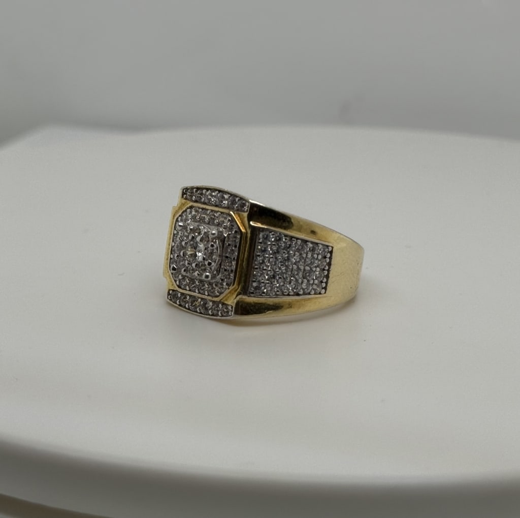 Vintage Gold Colored .925 Sterling Silver Ring: Vintage gold colored .925 sterling silver ring. Stamped on inside 'GLD 925'. Minor wear present, otherwise in good condition. Size 11