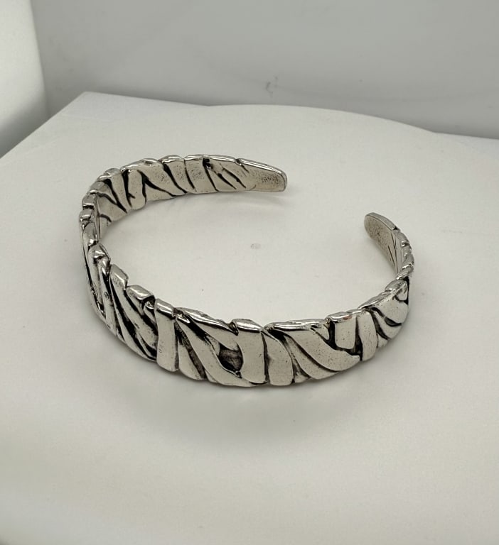 Vintage 990 Silver Cuff Bracelet: Vintage S990 silver cuff bracelet. Stamped 'S990' inside. Minor wear and tarnishing present, otherwise in good condition.