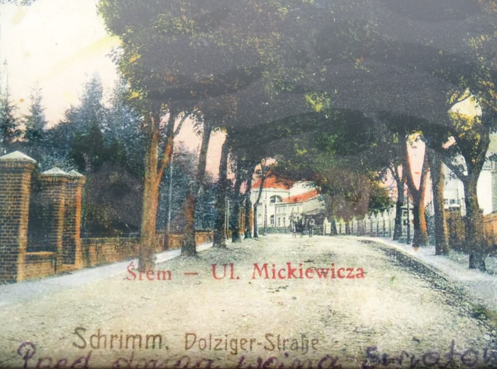 Vintage Framed Print "Srem - UI. Mickiewizca": Vintage framed print of the street "Srem - UI.Mickiewizca". More information printed lower center, illegible. Well framed and in good condition. Measures 8" x 11 3/4" Frame measures 10" x 13 1/2"