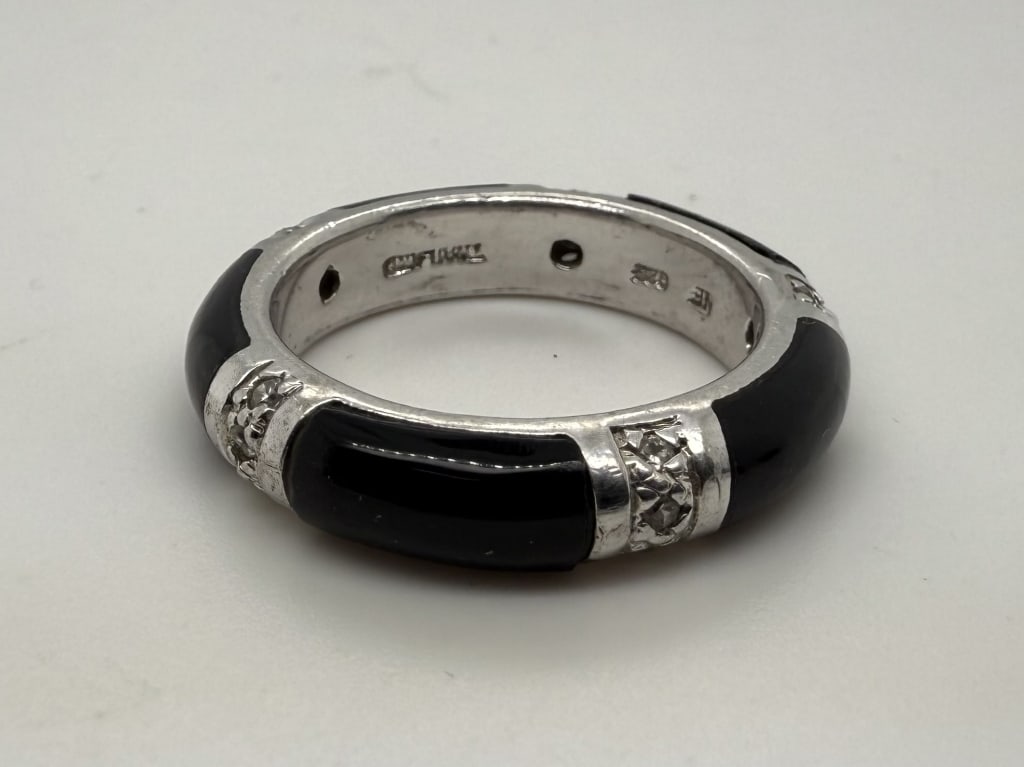 Vintage 925 Sterling Silver Gemstone Barre Ring: Vintage .925 sterling silver gemstone and enamel barre style ring. Stamped '925 Thailand' Inside. Minor signs of wear, otherwise in good condition. Size 10 Weight 9g