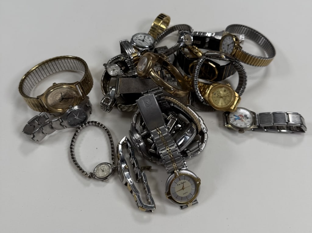 Lot Of Assorted Vintage Watches (1 of 3)