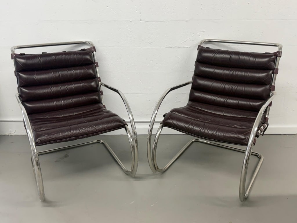 Pair of Mid-Century Modern Cantilever Lounge Chair (1 of 7)