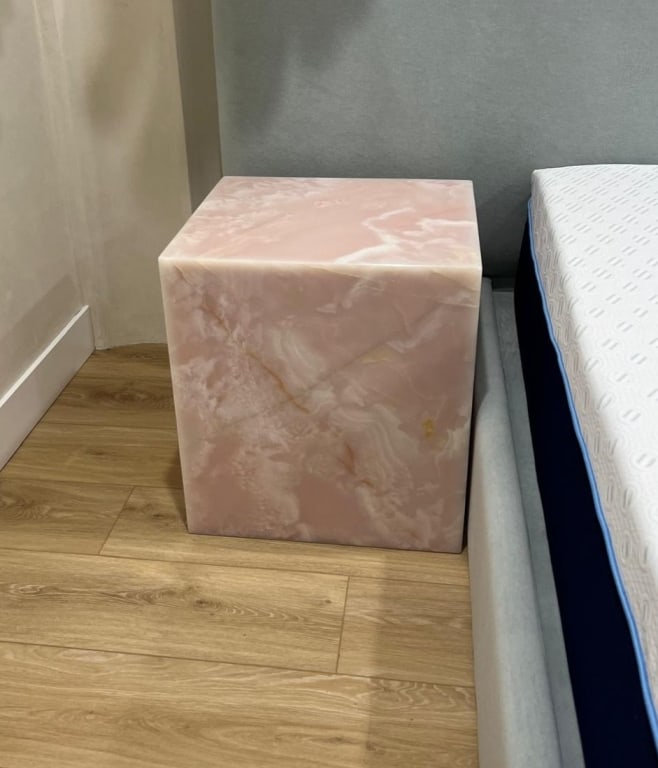 Pair of pink onyx cubes (1 of 2)