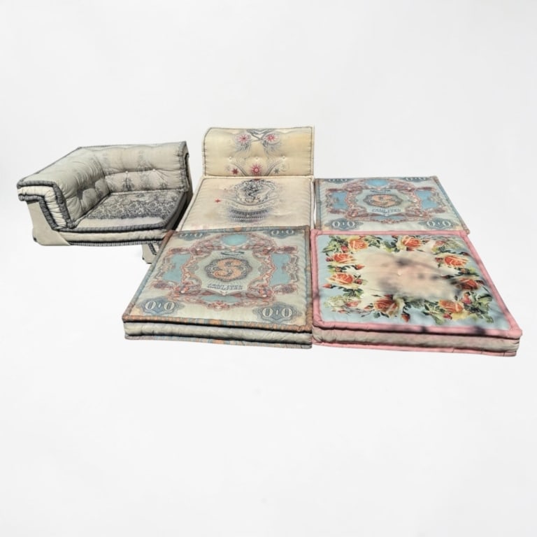 Roche Bobois Mah Jong JPG Sectional Sofa: Roche Bobois Mah Jong JPG Sectional Sofa by Hans Hopfer Roche Bobois Mah Jong Sectional Sofa in the Jean Paul Gaultier Fabric. It is 100% authentic Roche Bobois, and all seven pieces are labeled. A co