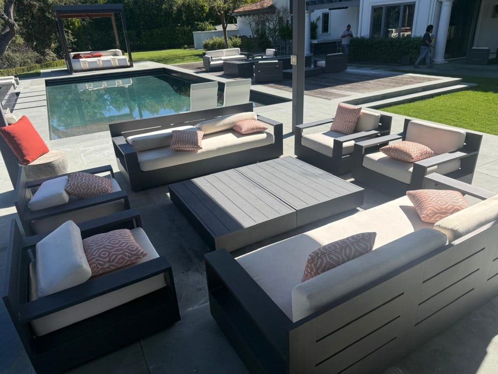 Set of 2 sofas 4 chairs and large coffee table: Big set 2 sofas 4 chairs and large coffee table Retail price 16k PICK UP LOCATION - WEST LA, LOS ANGELES