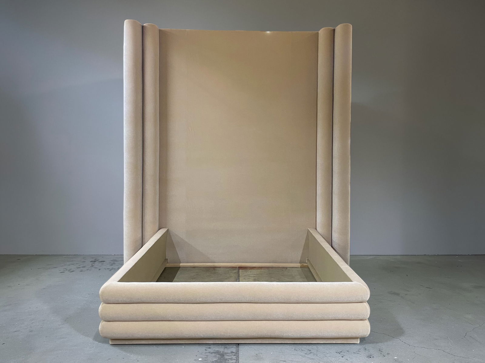 European Mohair King Size Bed: European Mohair King Size Bed All items are coming from LA.Delivery time 3-5 weeks