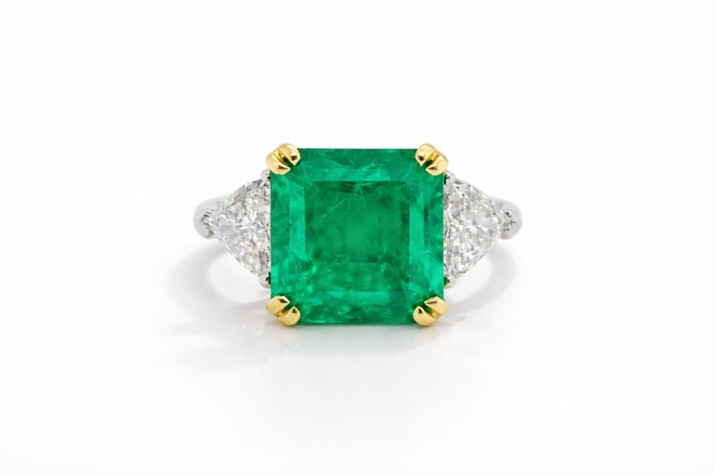 Platinum & 18 Karat Emerald Ring: Platinum & 18 Karat Emerald Ring 13.2 grams Colombian Emerald 15.00ct 14.67 x 13.53 x 8.962 Trillion = 1.89 approx H-I color Clarity VS2-SI2 clarity Size 7.75