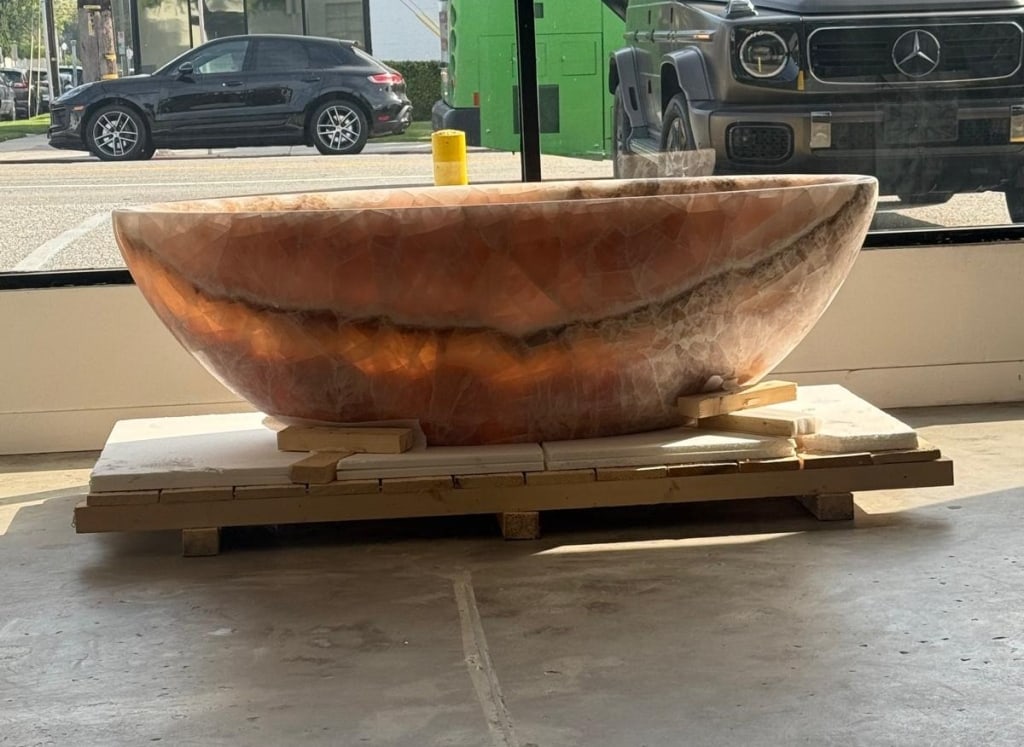 Solid block Italian pink onyx designer bathtub: Solid block Italian pink onyx designer bathtub Measures: 71" Length x 31" Wide x 22" High Pick up location, West Los Angeles California. All items are coming from LA.
