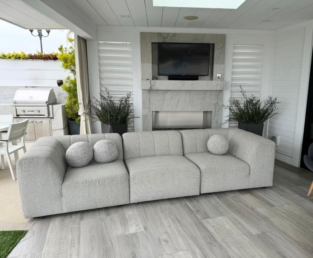 Gwen Outdoor 3- Piece Sectional Sofa: Gwen Outdoor 3- Piece Sectional Sofa Measures: 121" long Pick up location, West Los Angeles California. All items are coming from LA.