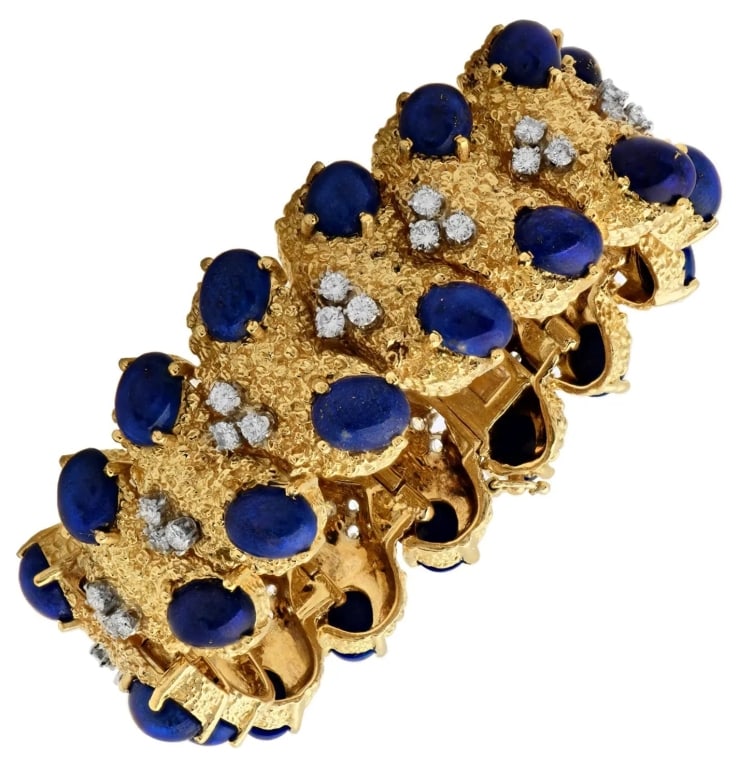 18K Gold Vintage Bracelet: 18K Gold Vintage Bracelet with 44 Brilliant Diamonds & Lapis Lazuli - Mid-Century Elegance SKU: 49954 Experience the elegance of the past with the exquisite 18k Gold Diamond & Lapis Lazuli Bracelet. T